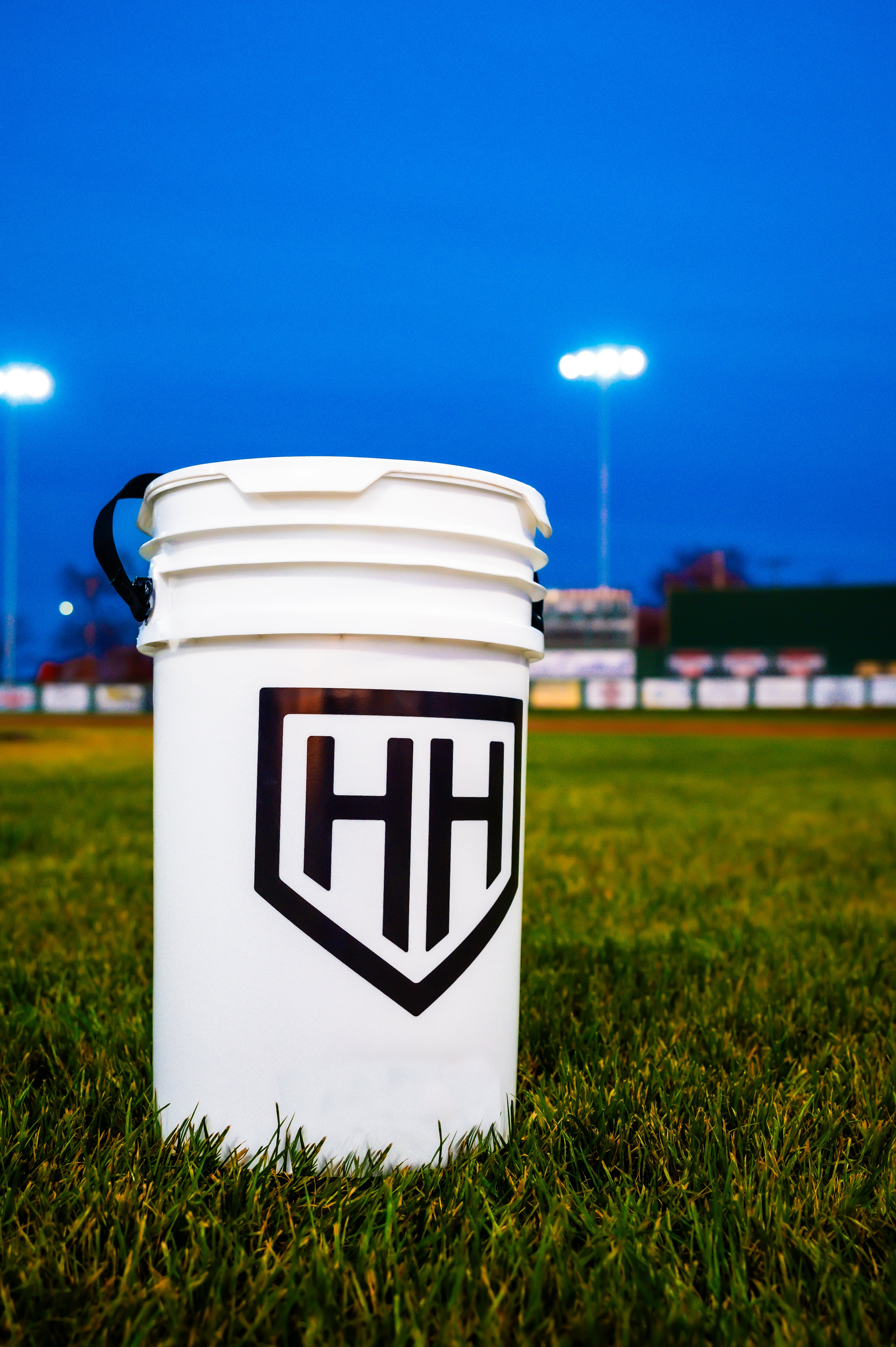 Home Run Hero white ball bucket